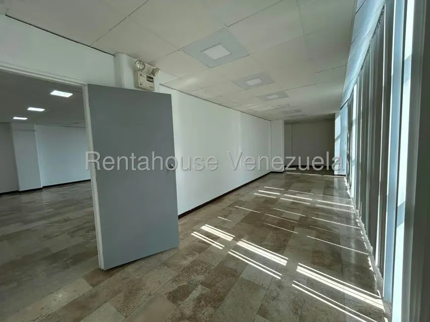 Oficina en Alquiler en Zona Este, Lara - 15
