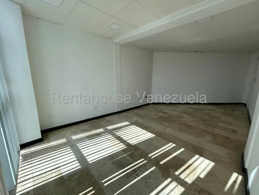 Oficina en Alquiler en Zona Este, Lara - 7