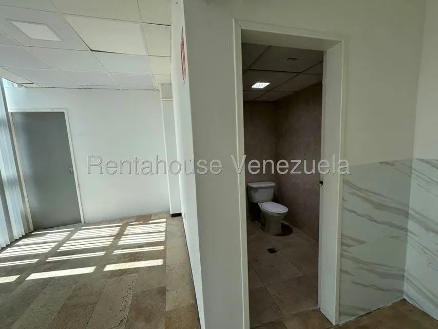 Oficina en Alquiler en Zona Este, Lara - 8
