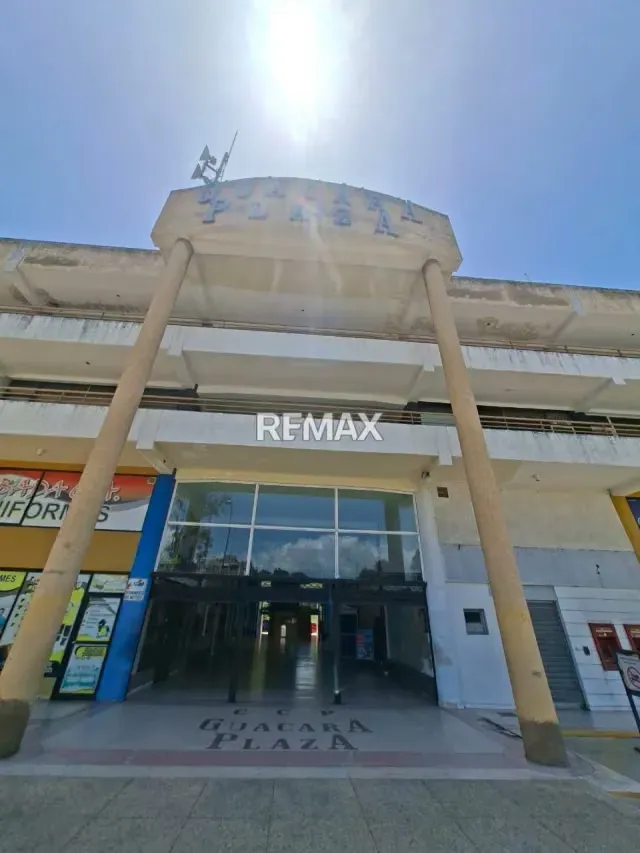 vendo Local Comercial en el C.C.P. Guacara Plaza - 2