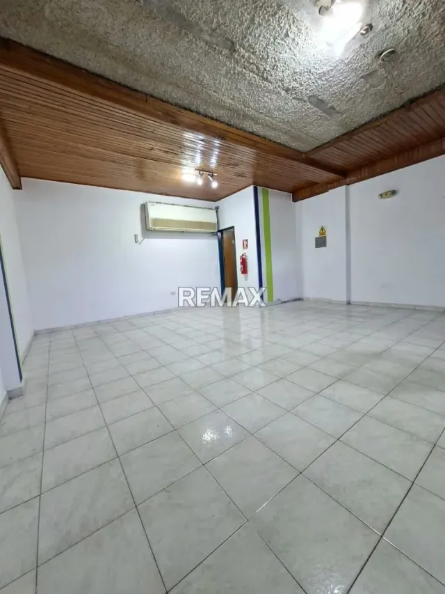 vendo Local Comercial en el C.C.P. Guacara Plaza - 4