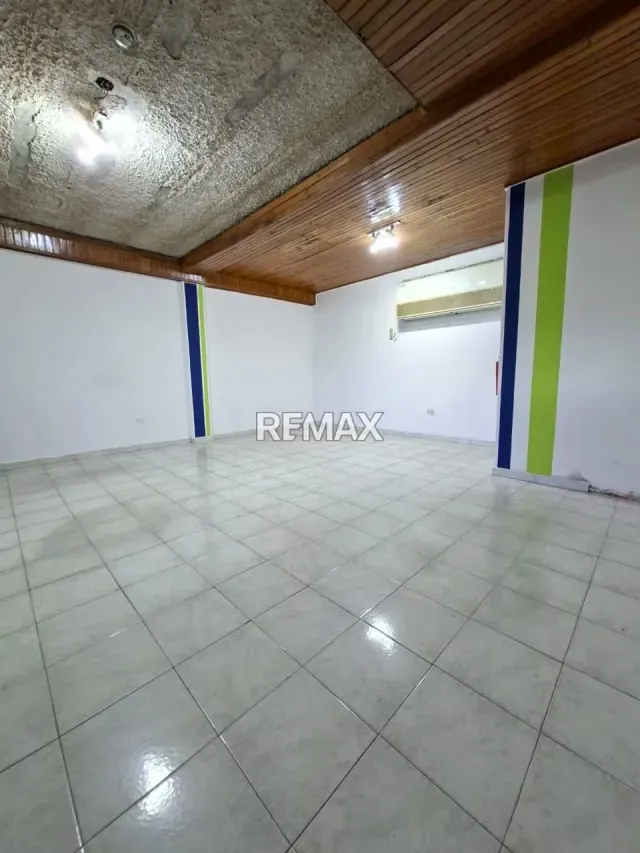 vendo Local Comercial en el C.C.P. Guacara Plaza - 5