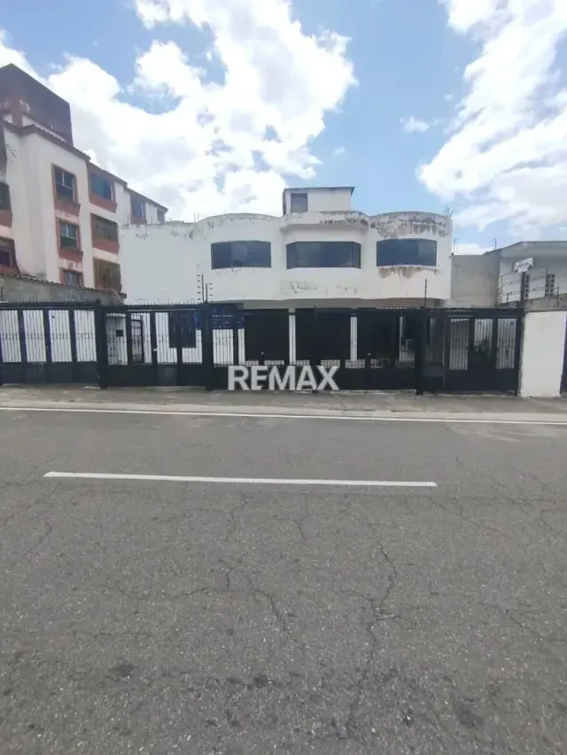 En Alquiler Local Comercial, ubicado en el sector Plata I