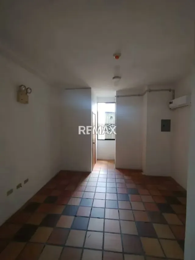 En Alquiler Local Comercial, ubicado en el sector Plata I - 3