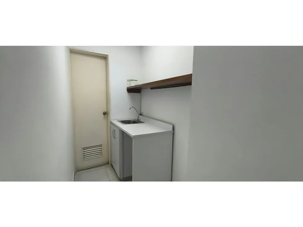 ALQUILER DE OFICINA EN SABANA GRANDE, AMOBLADA, 50 M2, 1 BAÑO - 6