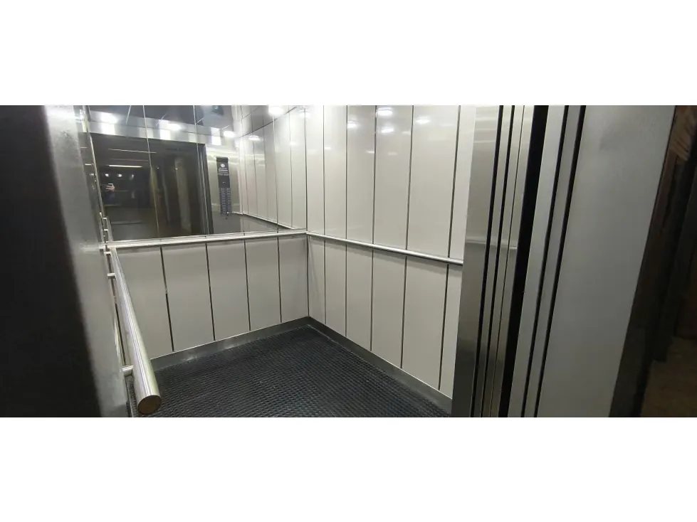 ALQUILER DE OFICINA EN SABANA GRANDE, AMOBLADA, 50 M2, 1 BAÑO - 10