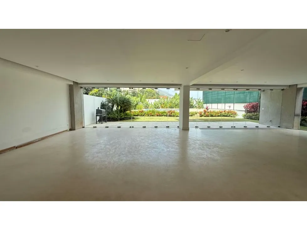 En venta Planta Baja 400m2 Urb. Altamira - 2