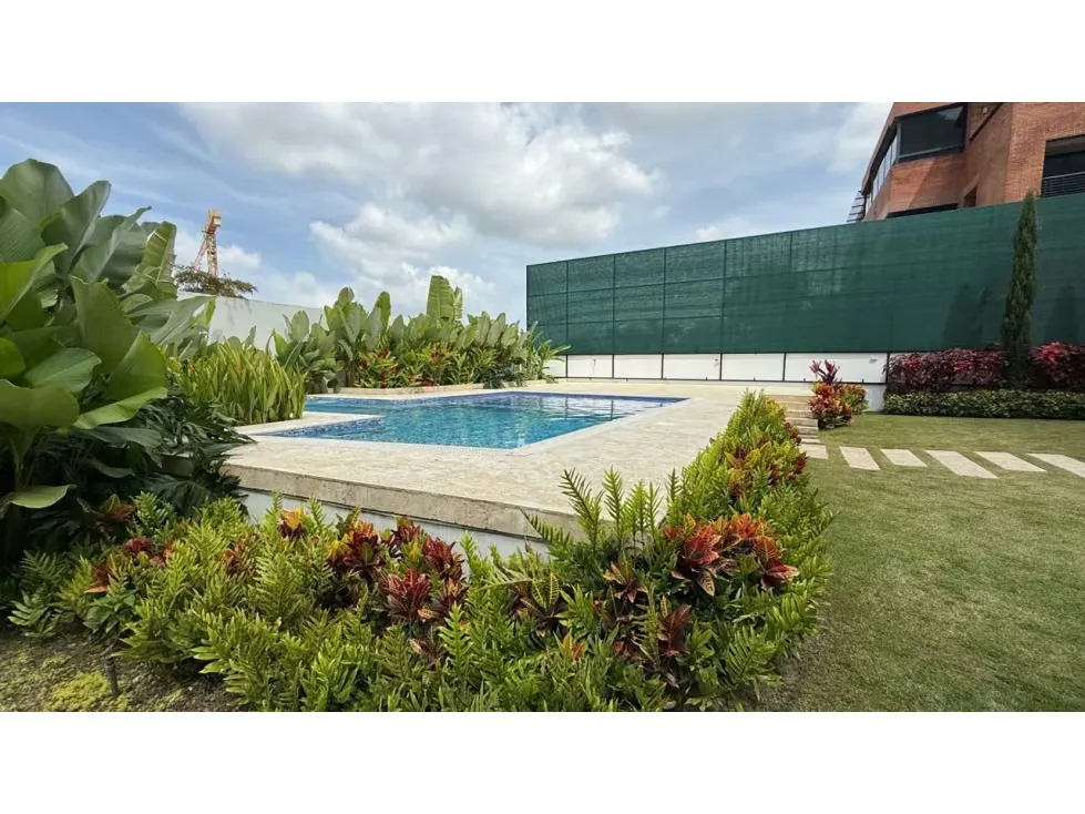 En venta Planta Baja 400m2 Urb. Altamira - 11