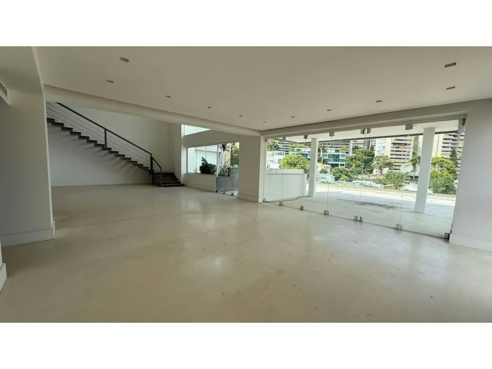 En venta Planta Baja 400m2 Urb. Altamira - 4