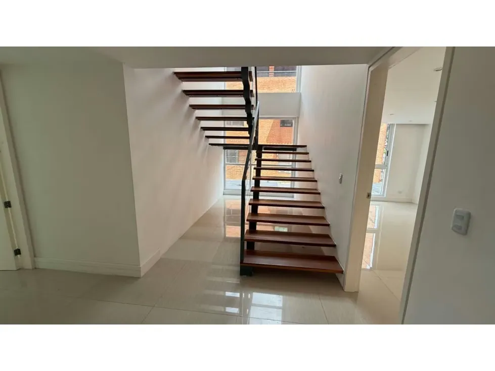 En venta Planta Baja 400m2 Urb. Altamira - 6