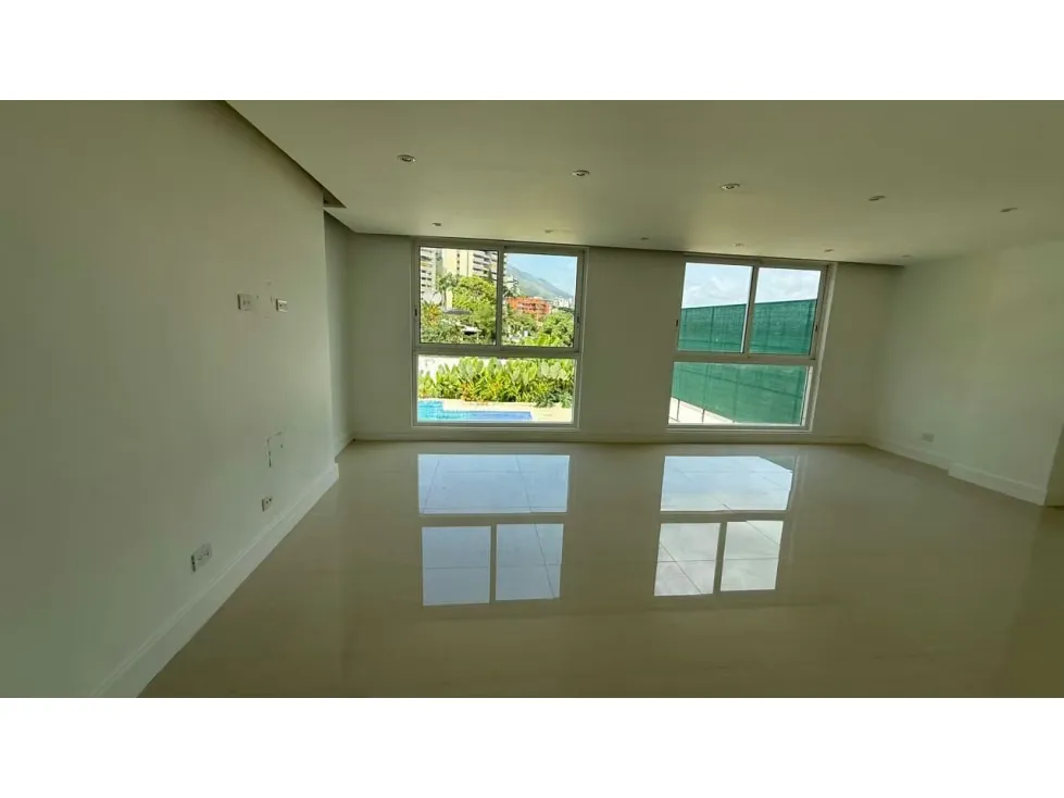 En venta Planta Baja 400m2 Urb. Altamira - 7