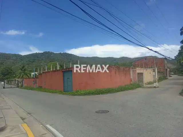 Terreno en venta en Urbanización la Guarina.