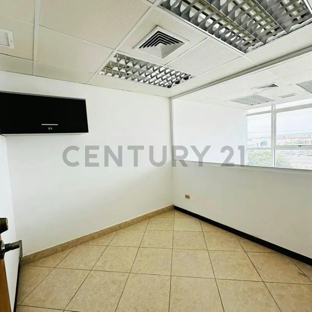 En alquiler o venta Local Oficina Centro Comercial Palm Beach Lechería - 4