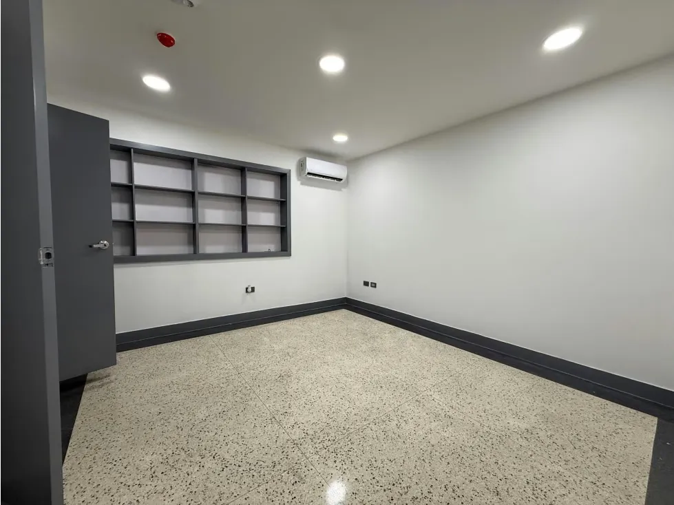Se vende/alquila casa/terreno comercial 1588m² 16p San Roman - 12