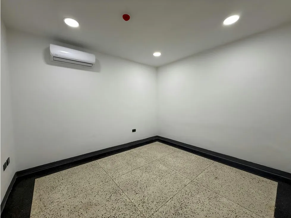 Se vende/alquila casa/terreno comercial 1588m² 16p San Roman - 16