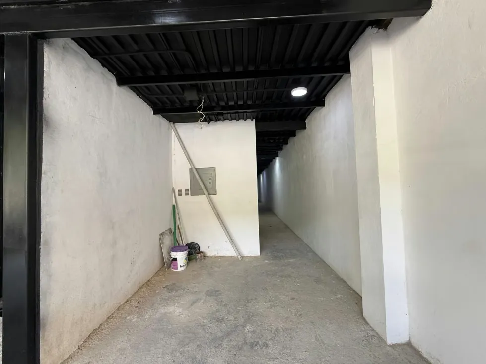 Se vende/alquila casa/terreno comercial 1588m² 16p San Roman - 9