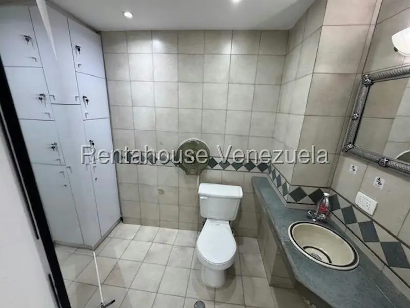 Oficina en Alquiler en Los Palos Grandes, Distrito Metropolitano - 12