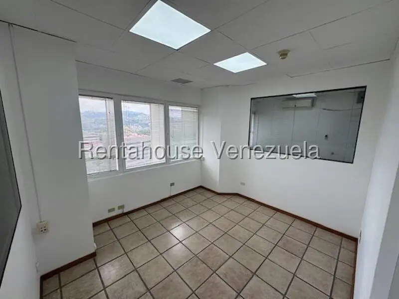 Oficina en Alquiler en Los Palos Grandes, Distrito Metropolitano - 16