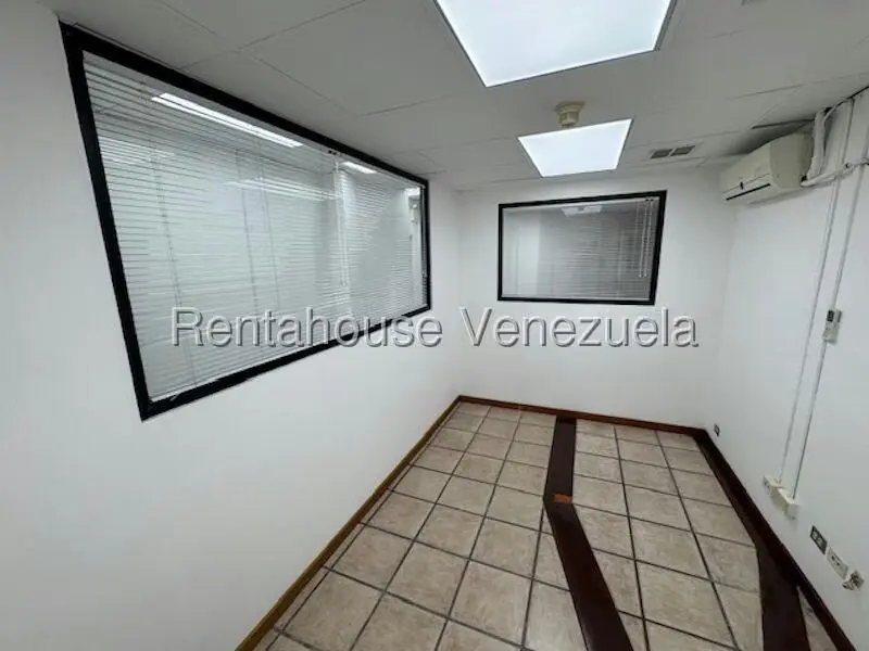 Oficina en Alquiler en Los Palos Grandes, Distrito Metropolitano - 17