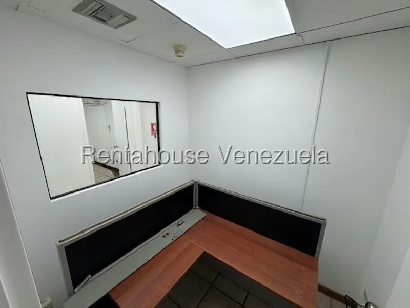 Oficina en Alquiler en Los Palos Grandes, Distrito Metropolitano - 24