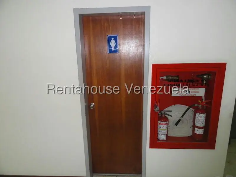 Oficina en Alquiler en Los Palos Grandes, Distrito Metropolitano - 25