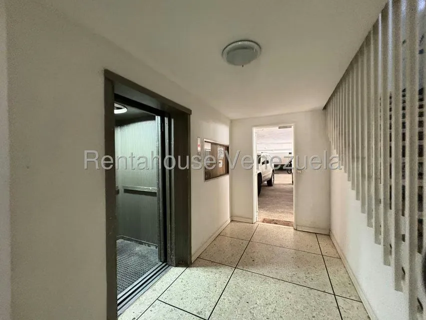 Apartamento (1 Nivel) en Venta en Cumbres de Curumo, Distrito Metropolitano - 27