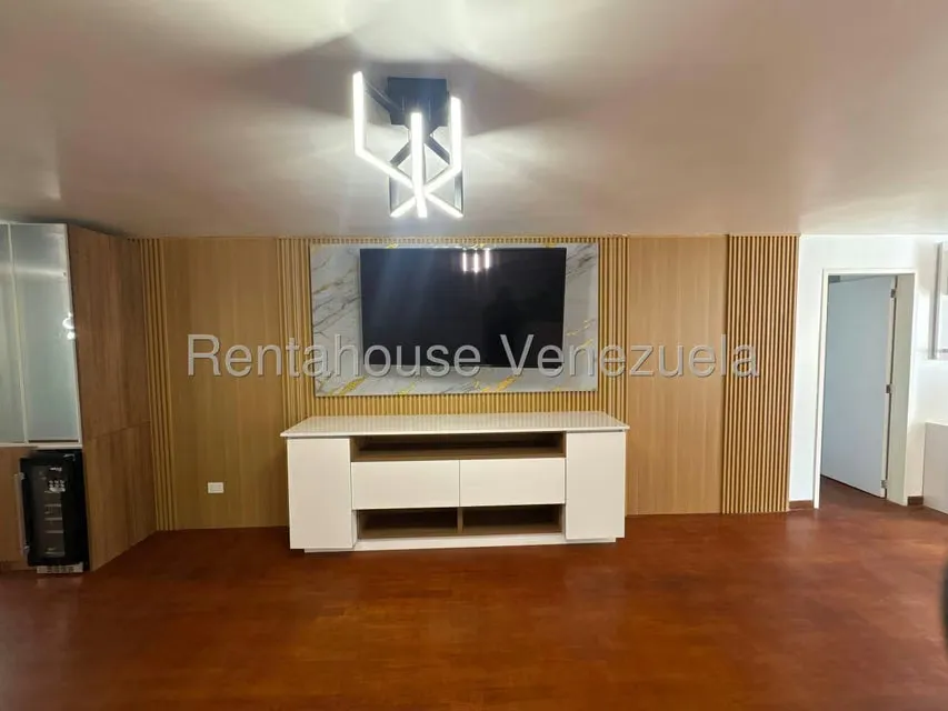 Apartamento (1 Nivel) en Venta en Cumbres de Curumo, Distrito Metropolitano - 4