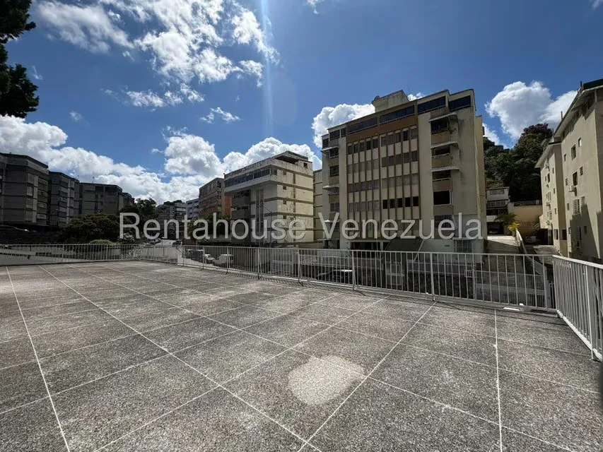 Apartamento (1 Nivel) en Venta en Cumbres de Curumo, Distrito Metropolitano - 32