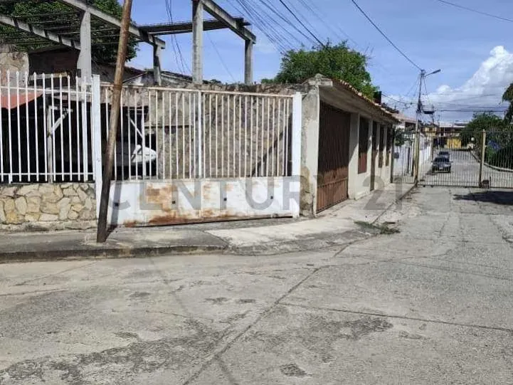 Anexo en alquiler en la Urb. La Concordia, a 100 mtrs de la escuela de Medicina.