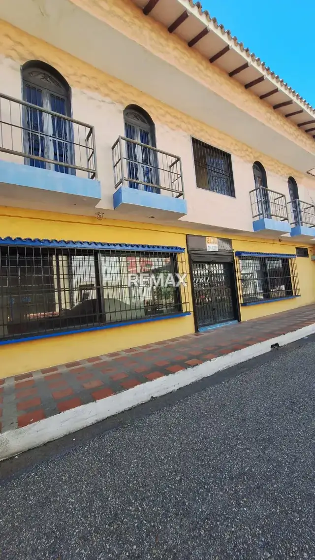 Se Alquila Local Comercial en sector centro.