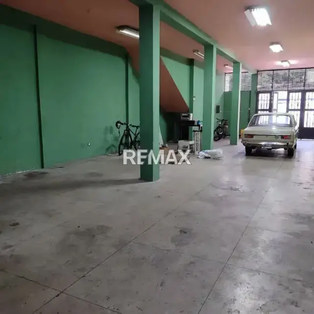 ¡Inversión Estratégica! Amplio Local Comercial en el Corazón de Valera