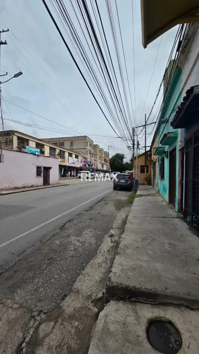 LOCAL COMERCIAL EN VENTA A PIE DE CALLE AV BOLIVAR DE NAGUANAGUA - 8