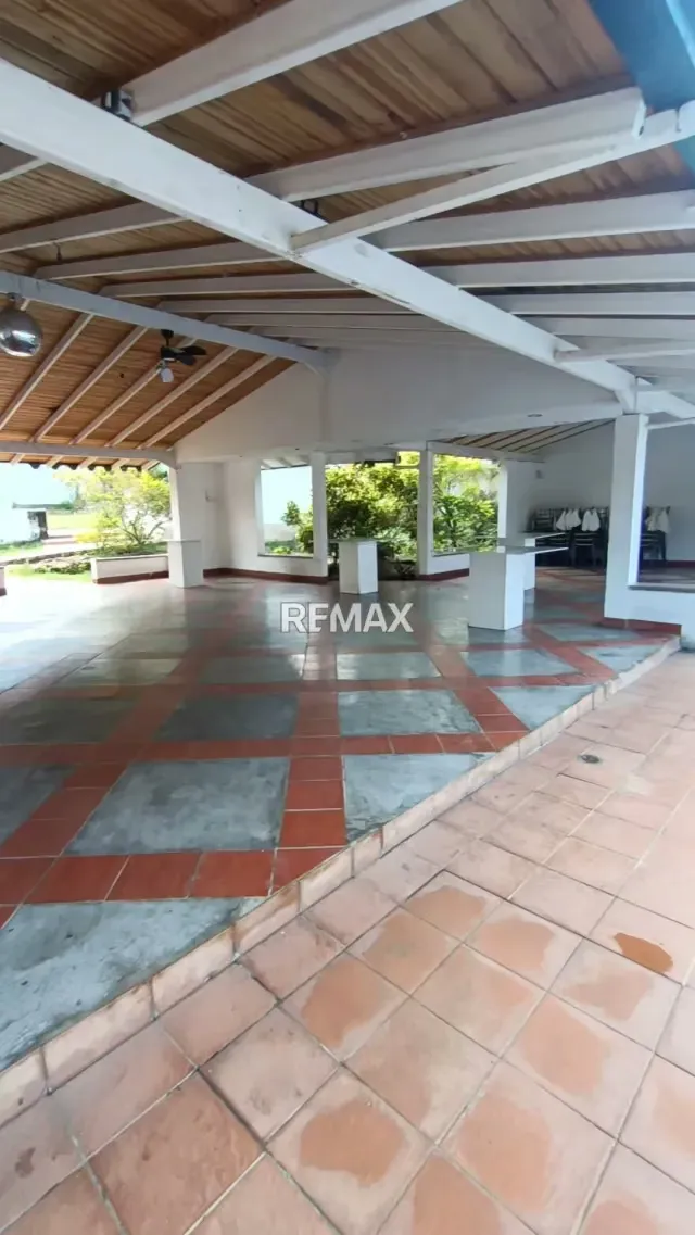 VENTA DE LOTE CON ESPACIO SOCIAL 90.000$