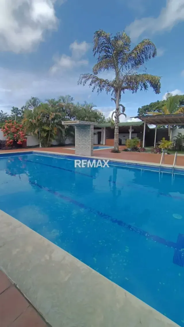 VENTA DE LOTE CON ESPACIO SOCIAL 90.000$ - 2