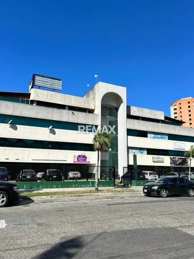 Se Alquila Oficina Barato C.C. Gravina II Al lado iglesia la purísima Av Andrés Eloy Blanco - 5