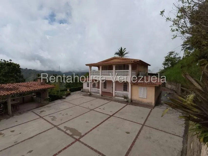 Industrial en Venta en Avenida Principal Cecilio Acosta, Miranda - 11