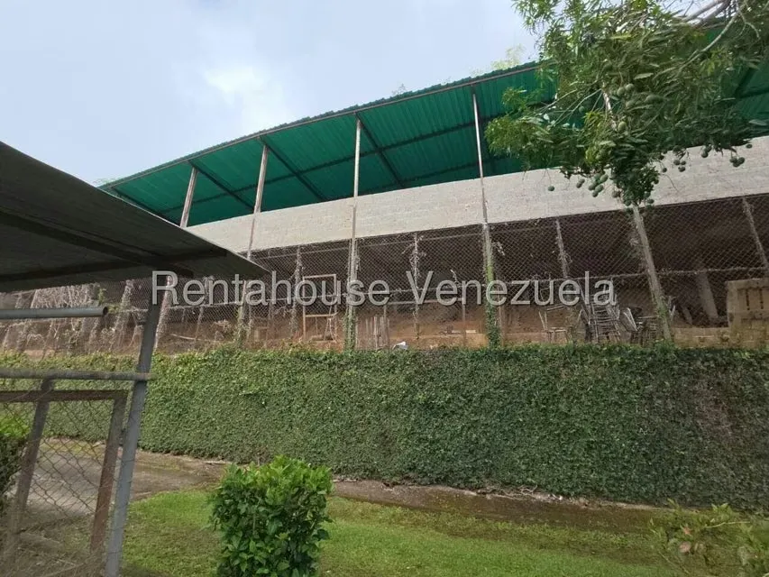 Industrial en Venta en Avenida Principal Cecilio Acosta, Miranda - 36