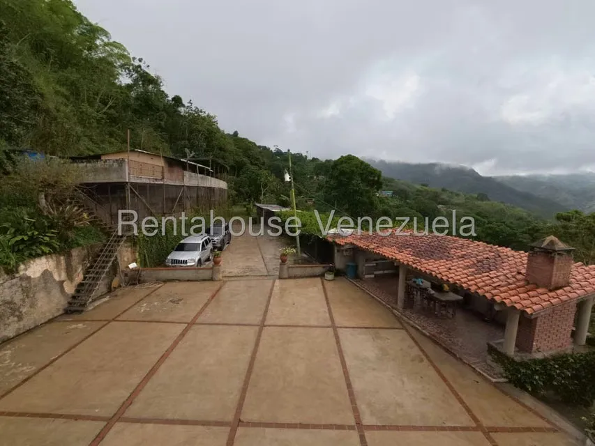 Industrial en Venta en Avenida Principal Cecilio Acosta, Miranda - 42