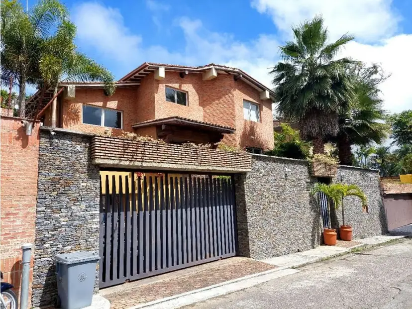 Se alquila casa 300m2 La Lagunita 6351