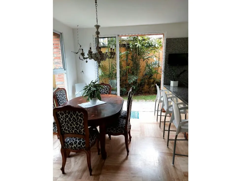 Se alquila casa 300m2 La Lagunita 6351 - 14