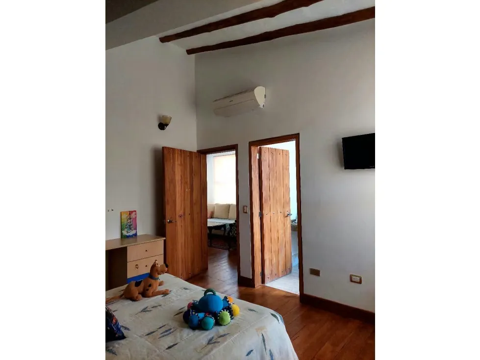 Se alquila casa 300m2 La Lagunita 6351 - 27