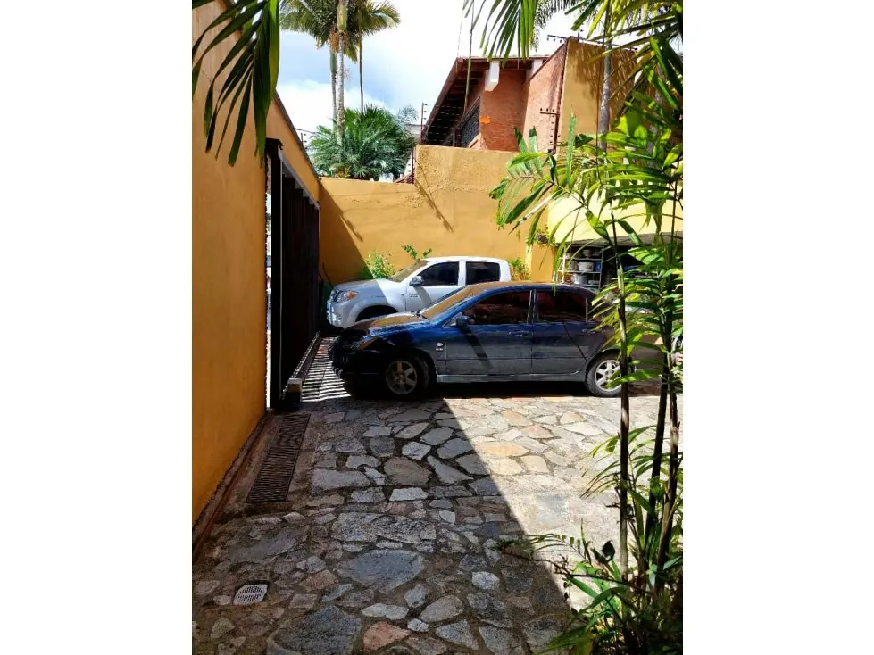 Se alquila casa 300m2 La Lagunita 6351 - 4