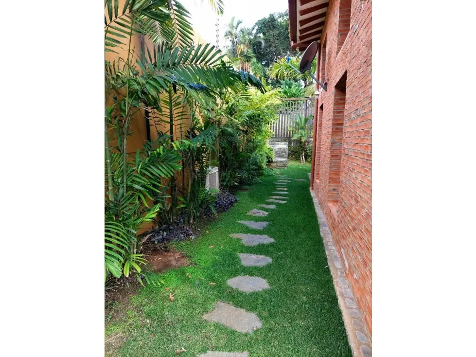 Se alquila casa 300m2 La Lagunita 6351 - 6