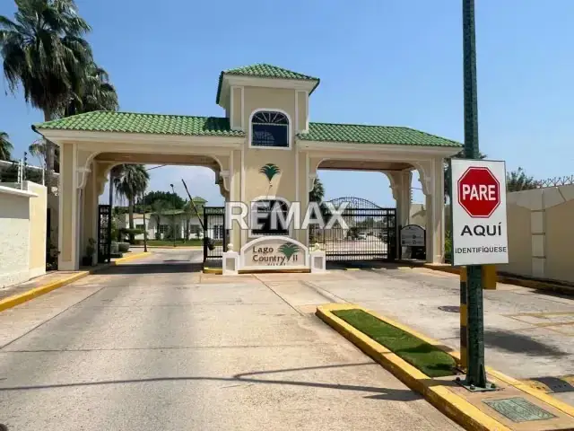TOWNHOUSE AMOBLADO EN LAGO COUNTRY III