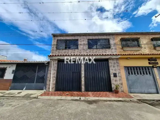 EN VENTA CASA EN URBANIZACIÓN DON HUGO Ubicación Palo Gordo, Gallardin parte baja, San Cristóbal estado Táchira