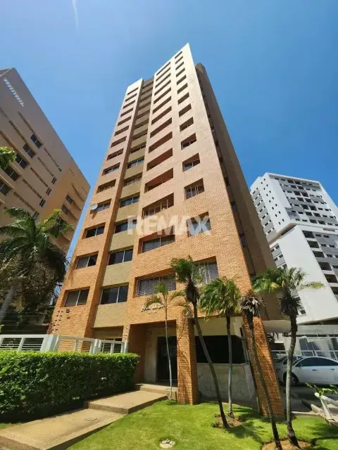 SE VENDE Apartamento en Av. 2 el Milagro, Edificio Costa del Sol