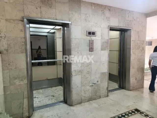 SE VENDE Apartamento en Av. 2 el Milagro, Edificio Costa del Sol - 16