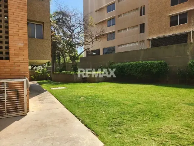 SE VENDE Apartamento en Av. 2 el Milagro, Edificio Costa del Sol - 8