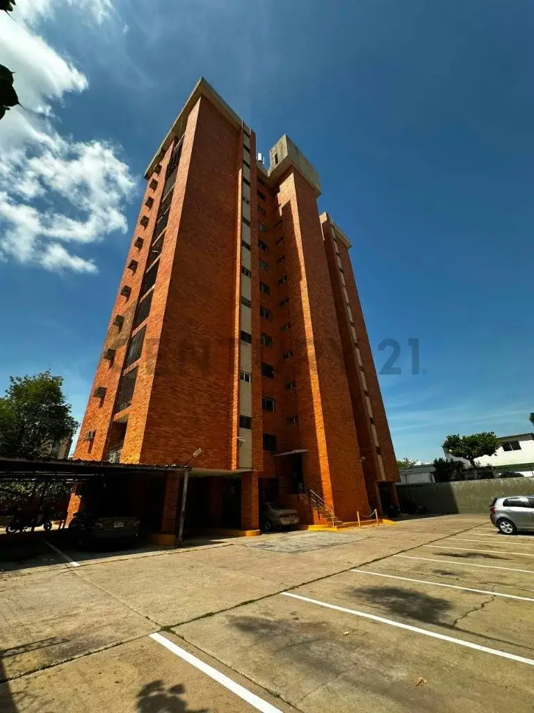 SE VENDE APTO RES CAMARATA Sector Santa Maria listo para habitar
