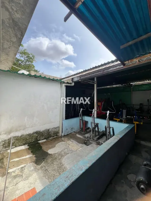 Casa Comercial para remodelar – Av. Principal La Cooperativa - 9